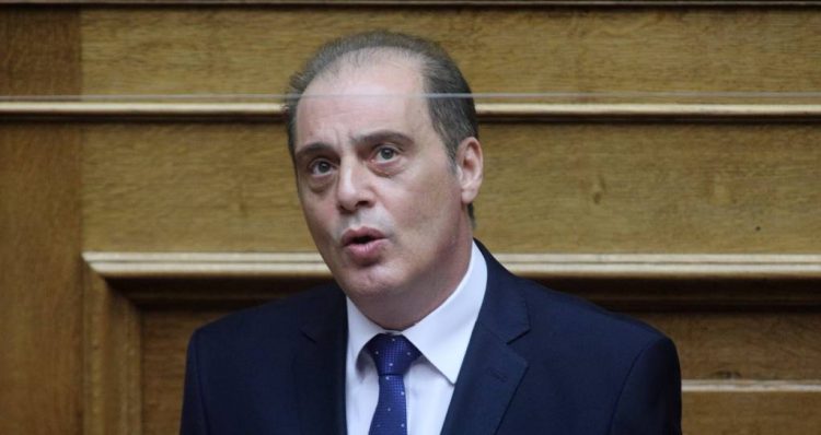 Παραλήρημα Βελόπουλου κατά ΑΝΤΑΡΣΥΑ: «Τους μαζεύεις όλους και τους πας σε ακατοίκητα νησιά για κοινωνική εργασία»!