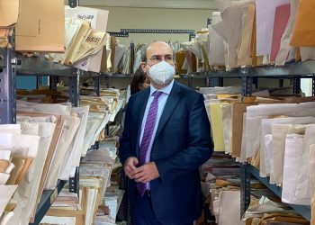 Συντάξεις και ασφαλισμένοι βορά σε ιδιωτικά «πιστοποιημένα γραφεία»