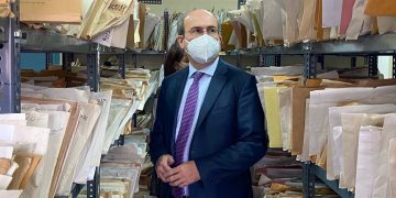 Συντάξεις και ασφαλισμένοι βορά σε ιδιωτικά «πιστοποιημένα γραφεία»