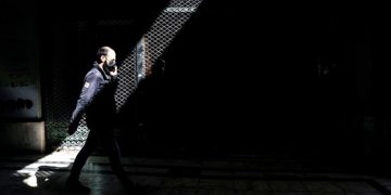 Πανδημία και εργασία: Αύξηση πραγματικής ανεργίας, μείωση μισθών και εισοδημάτων