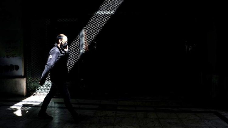 Πανδημία και εργασία: Αύξηση πραγματικής ανεργίας, μείωση μισθών και εισοδημάτων