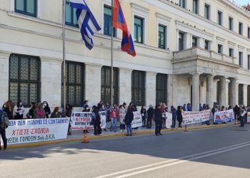 Αθήνα: Μαχητική κινητοποίηση στο δημοτικό συμβούλιο για την προσχολική αγωγή