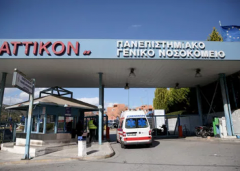 Ακροδεξιοί αρνητές κατά υγειονομικών στο Αττικό