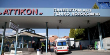 Ακροδεξιοί αρνητές κατά υγειονομικών στο Αττικό