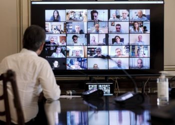 «Ειδικοί», μόνο όταν συμφωνούν με την κυβέρνηση