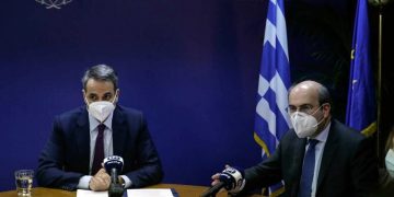 Καταργούν το 8ωρο,  μας δουλεύουν κι από πάνω