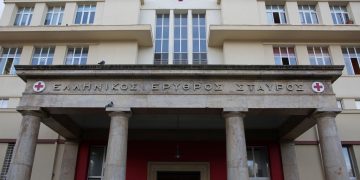 ΑΝΤΑΡΣΥΑ Υγείας: 400 ασθενείς covid-19 χωρίς πνευμονολόγο στον Ερυθρό!