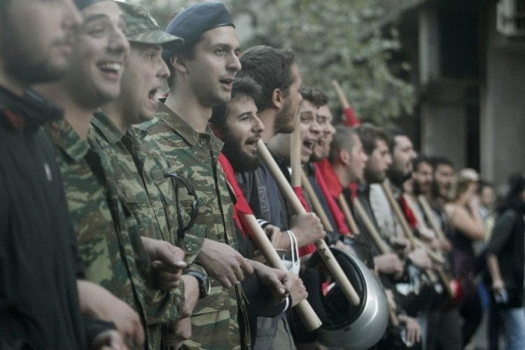 Οι φαντάροι δικαιούνται και απαιτούν να δοθούν όλες οι άδειες!