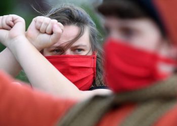 Η απάντηση των κομμουνιστών στην πανδημία και την τριπλή κρίση του καπιταλιστικού συστήματος