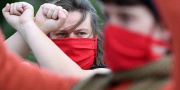 Η απάντηση των κομμουνιστών στην πανδημία και την τριπλή κρίση του καπιταλιστικού συστήματος