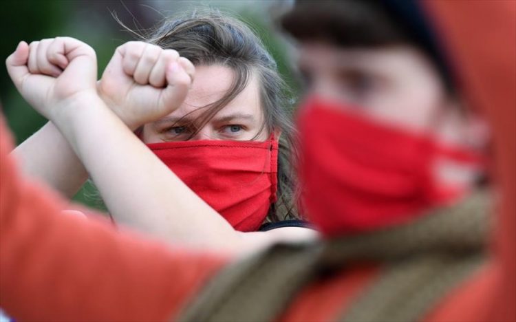 Η απάντηση των κομμουνιστών στην πανδημία και την τριπλή κρίση του καπιταλιστικού συστήματος