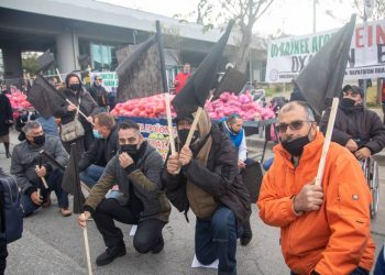 Λαϊκές αγορές: Πανελλαδική απεργία παραγωγών-πωλητών ενάντια στο νομοσχέδιο Γεωργιάδη (βίντεο)
