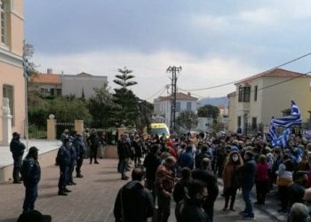 Προσφυγικό: Ακροδεξιές «κραυγές» σε Λέσβο και Σάμο