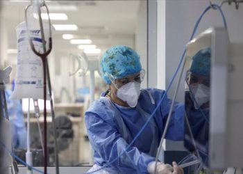 Πανδημία: Άνοιγμα τουρισμού και αγοράς αλλά όχι ΜΕΘ