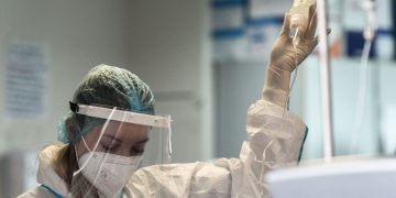 Νοσοκομεία: Δεκάδες ασθενείς εκτός Εντατικής και ένας ψεύτης πρωθυπουργός