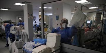 Πεθαίνουμε εκτός ΜΕΘ και λένε για ανάκαμψη