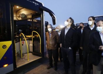 ΕΑΣ: Μίζερη κυβερνητική φιέστα παραλαβής ενοικιασμένων πανάκριβων σαράβαλων