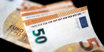 Ιδιώτες ολιγάρχες τα αφεντικά, κρατικό το χρήμα