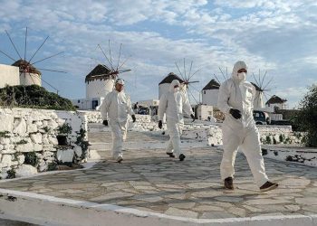 Τουρισμός και χώροι εργασίας οι πολλαπλασιαστές της πανδημίας