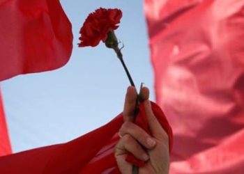 1η Μάη: Ψωμί και τριαντάφυλλα!