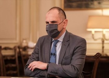 «Ελευθερία» για τουρίστες, απαγορεύσεις για ντόπιους!