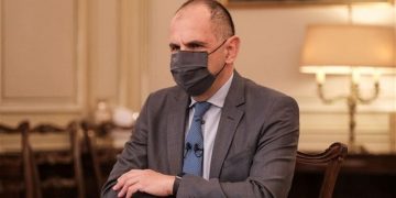 «Ελευθερία» για τουρίστες, απαγορεύσεις για ντόπιους!