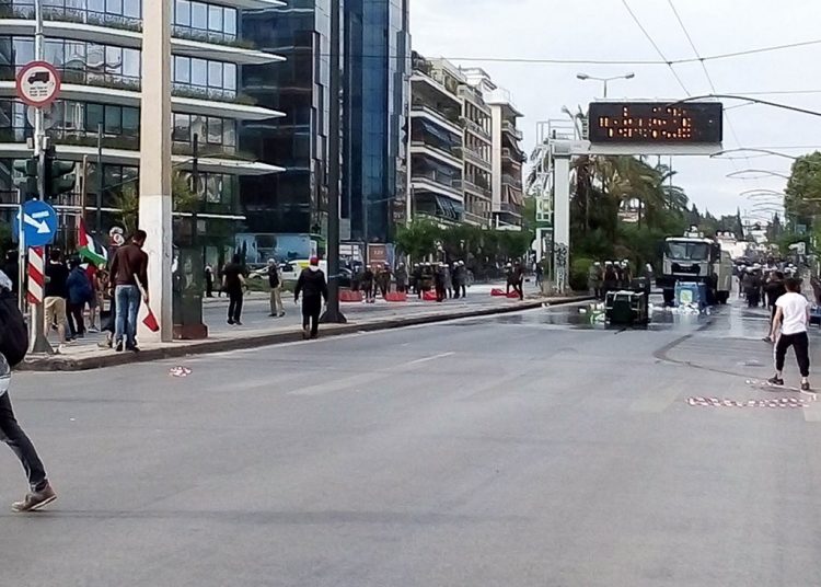 Η κυβέρνηση «βομβαρδίζει» τους Παλαιστίνιους στην Αθήνα (φωτο+βιντεο)