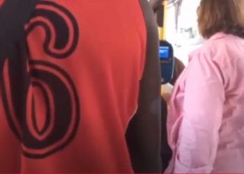 Επιβάτες σε λεωφορείο είπαν όχι στον ρατσισμό! (βίντεο)