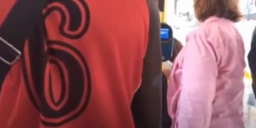 Επιβάτες σε λεωφορείο είπαν όχι στον ρατσισμό! (βίντεο)