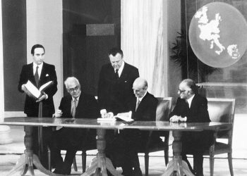 Από τα 40 χρόνια στην ΕΟΚ-ΕΕ στο διαρκές ευρωμνημόνιο