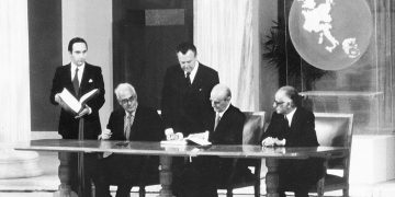 Από τα 40 χρόνια στην ΕΟΚ-ΕΕ στο διαρκές ευρωμνημόνιο