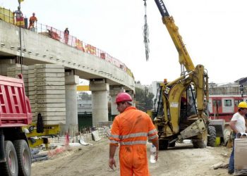 Κατώτατος μισθός: Ούτε ευρώ αύξηση δεν θέλουν εργοδότες και ΤτΕ (Πίνακες)