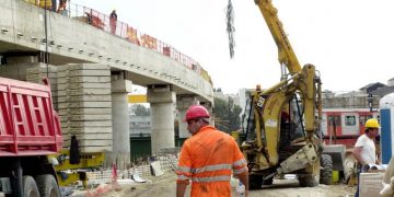 Κατώτατος μισθός: Ούτε ευρώ αύξηση δεν θέλουν εργοδότες και ΤτΕ (Πίνακες)