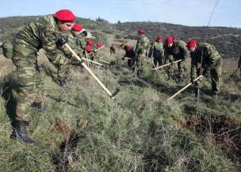 Σκληρή εργασιακή εκμετάλλευση των φαντάρων