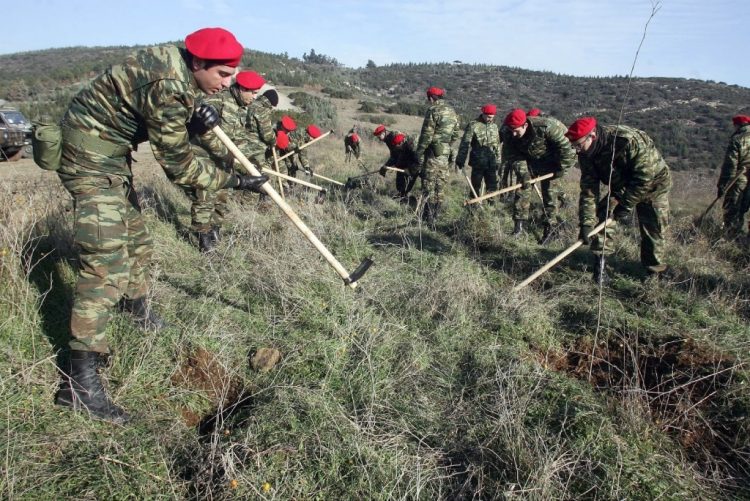 Σκληρή εργασιακή εκμετάλλευση των φαντάρων