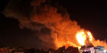 Λωρίδα της Γάζας: Το Ισραήλ συνεχίζει τους φονικούς βομβαρδισμούς – 120 νεκροί άμαχοι (βίντεο)