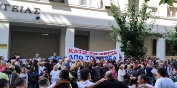 Τακτική υποχώρηση της κυβέρνησης στο θέμα του ΚΕΘΕΑ