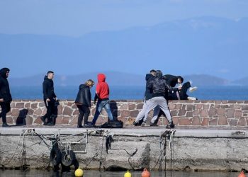 Λέσβος: Παράνομες προσαγωγές και ανακρίσεις δημοσιογράφων