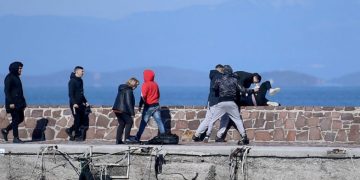 Λέσβος: Παράνομες προσαγωγές και ανακρίσεις δημοσιογράφων