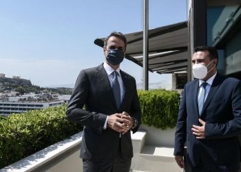 «Κρυφτούλι» Μητσοτάκη με τις τρεις συμβάσεις