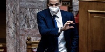 Φανφάρες περί επανεκκίνησης ενώ έρχονται λουκέτα και ανεργία