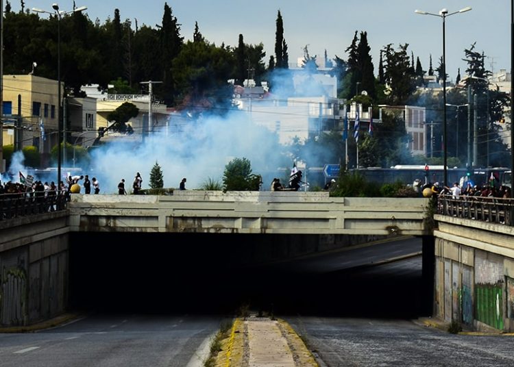 Η κυβέρνηση «βομβαρδίζει» τους Παλαιστίνιους στην Αθήνα (φωτο+βιντεο)