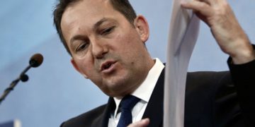 Τα πολλαπλά κέρδη της συνενοχής στη χειραγώγηση