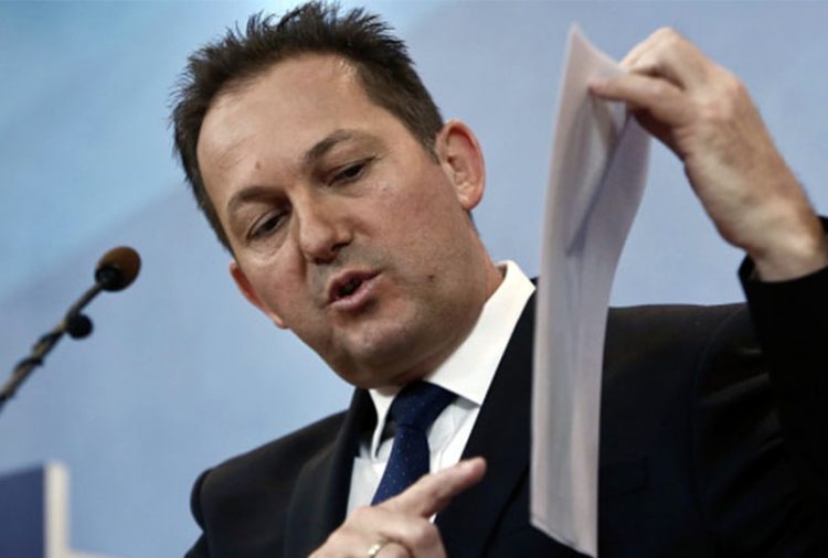 Τα πολλαπλά κέρδη της συνενοχής στη χειραγώγηση