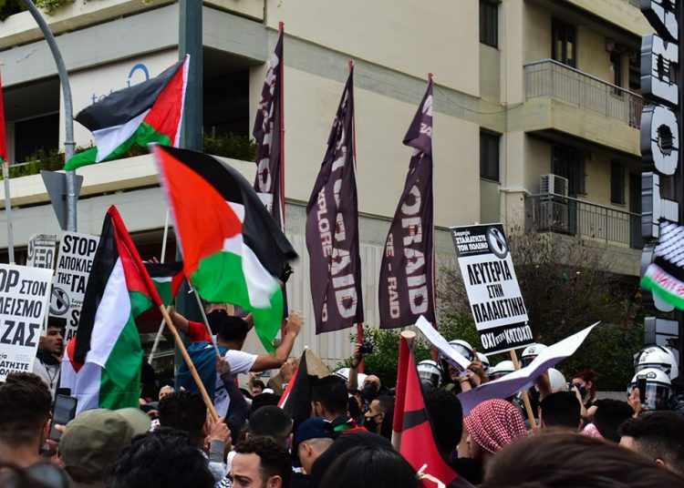 Η κυβέρνηση «βομβαρδίζει» τους Παλαιστίνιους στην Αθήνα (φωτο+βιντεο)