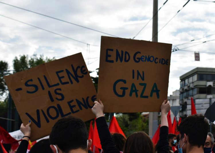 Η κυβέρνηση «βομβαρδίζει» τους Παλαιστίνιους στην Αθήνα (φωτο+βιντεο)