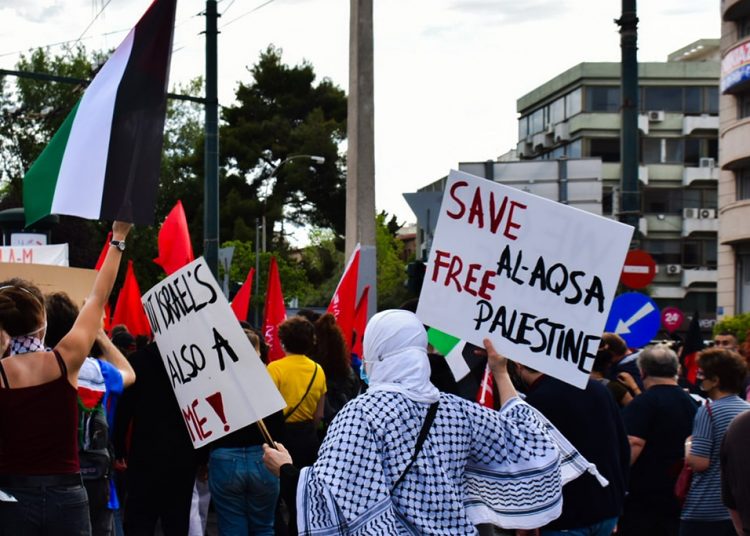 Η κυβέρνηση «βομβαρδίζει» τους Παλαιστίνιους στην Αθήνα (φωτο+βιντεο)