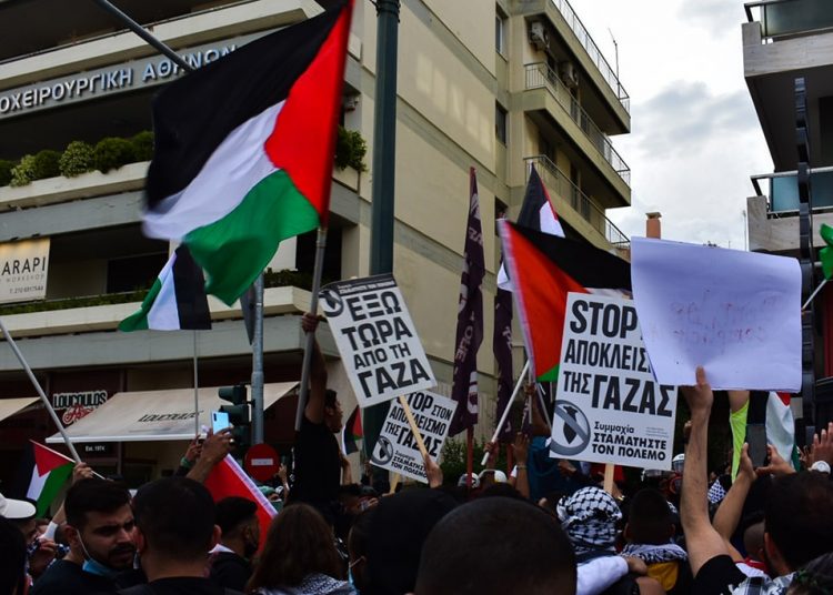Η κυβέρνηση «βομβαρδίζει» τους Παλαιστίνιους στην Αθήνα (φωτο+βιντεο)