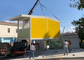 133ο Δημοτικό: Ο Μπακογιάννης βάζει… οικίσκους για προσχολική εκπαίδευση μέσα σε προαύλιο!