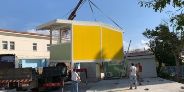 133ο Δημοτικό: Ο Μπακογιάννης βάζει… οικίσκους για προσχολική εκπαίδευση μέσα σε προαύλιο!